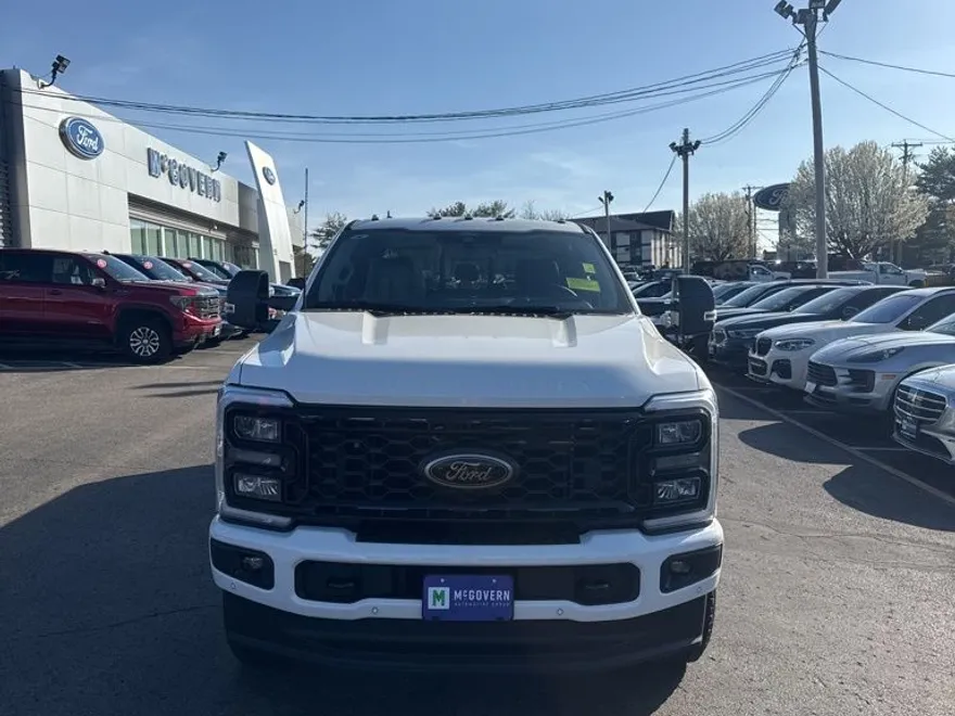 2025 Ford F-350 Lariat photo 1