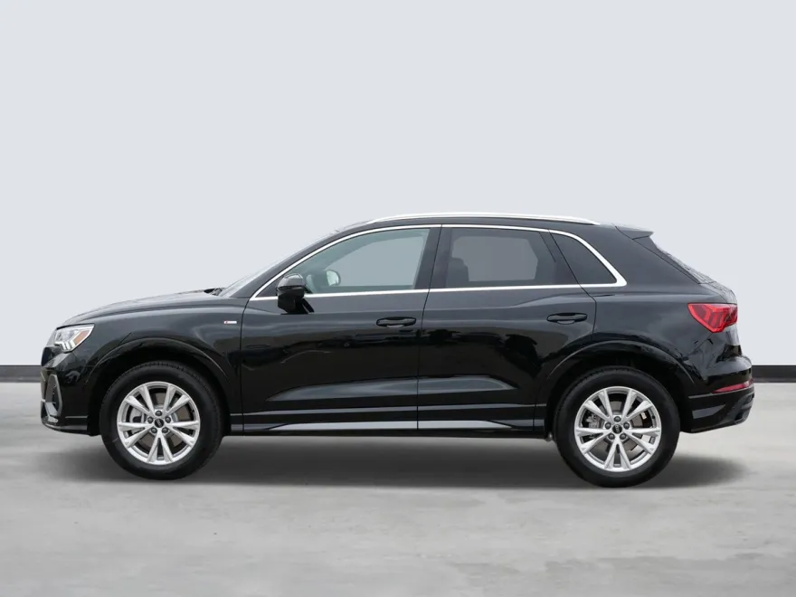 2024 Audi Q3 S line Premium photo 2