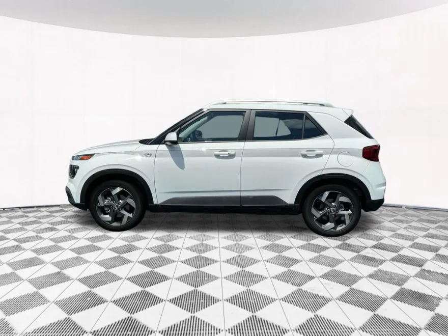 2025 Hyundai Venue SEL photo 1