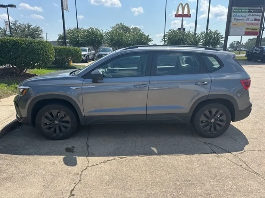 2024 Volkswagen Taos S photo 1