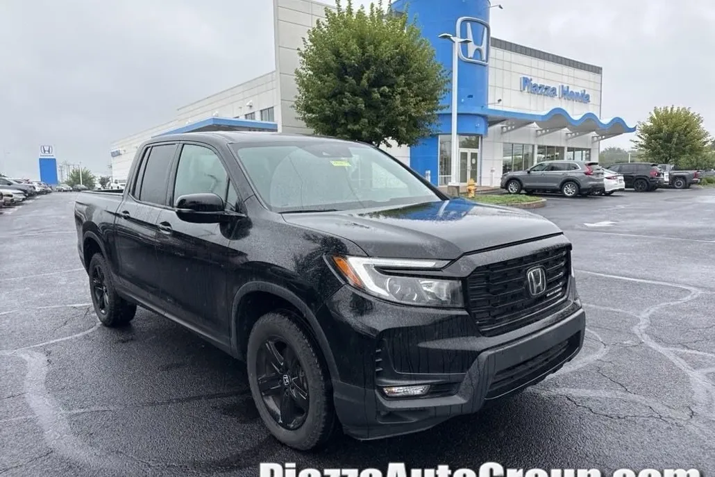 2021 Honda Ridgeline Black Edition photo 1