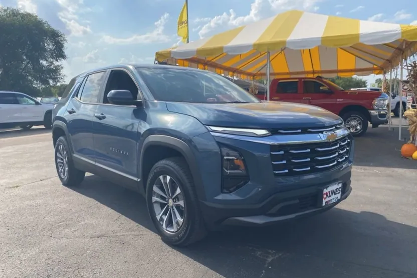 2026 Chevrolet Equinox LT photo 1