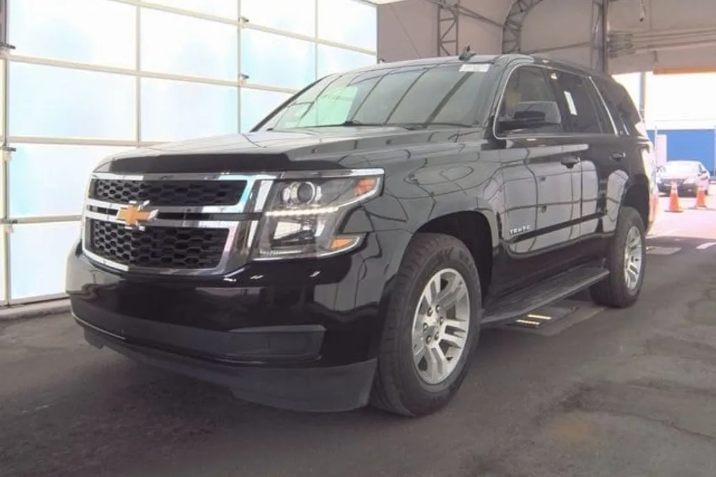 2019 Chevrolet Tahoe LT photo 1