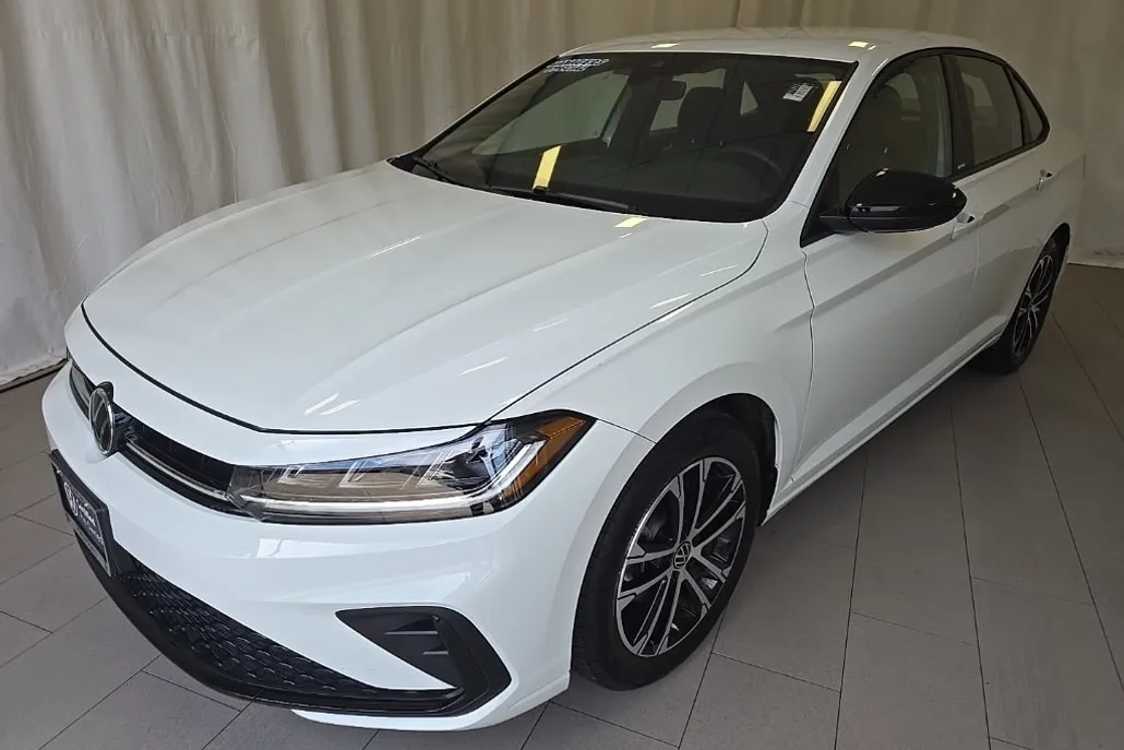 2025 Volkswagen Jetta 1.5T Sport photo 1