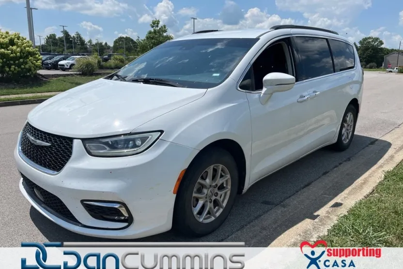 2022 Chrysler Pacifica Touring L photo 1