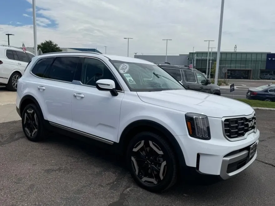 2023 Kia Telluride S photo 1