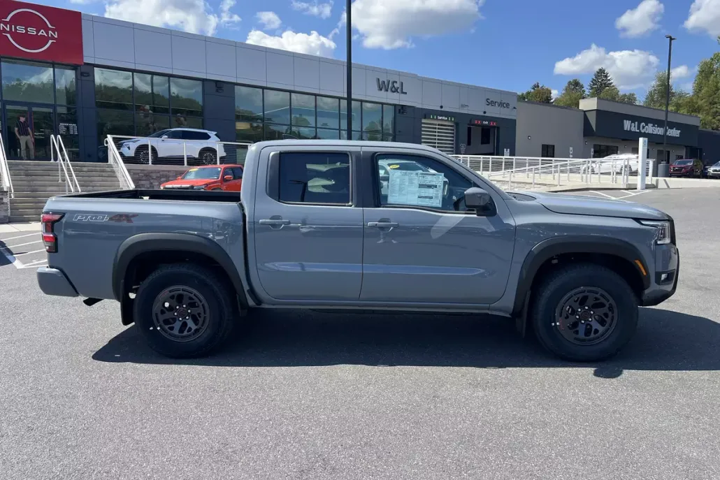 2025 Nissan Frontier PRO-4X photo 1