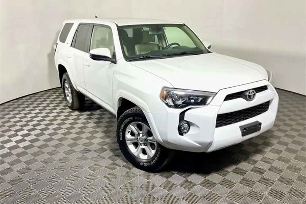 2017 Toyota 4Runner SR5 photo 1