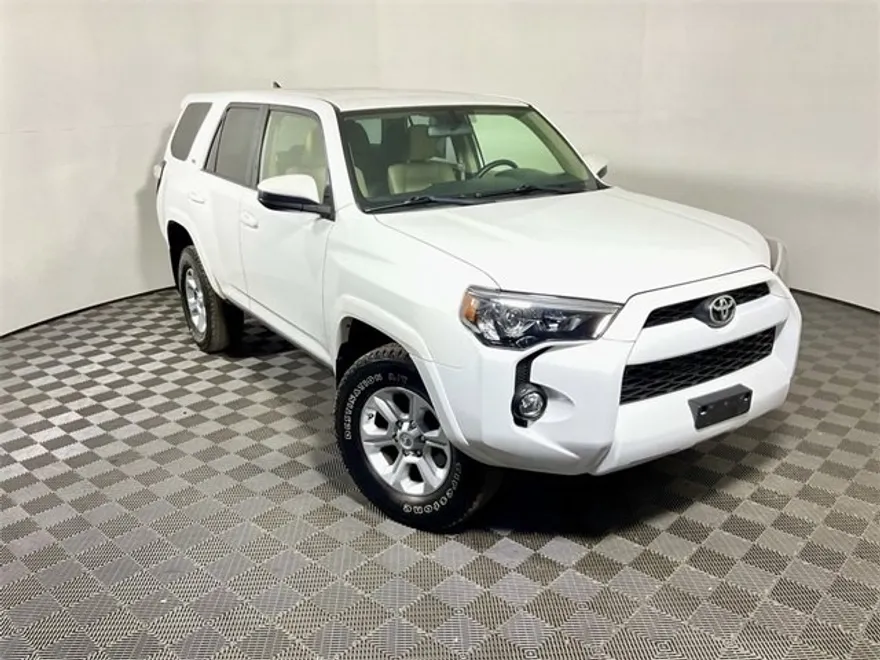 2017 Toyota 4Runner SR5 photo 1