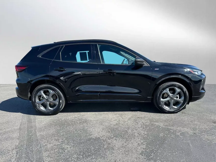 2024 Ford Escape ST-Line photo 1