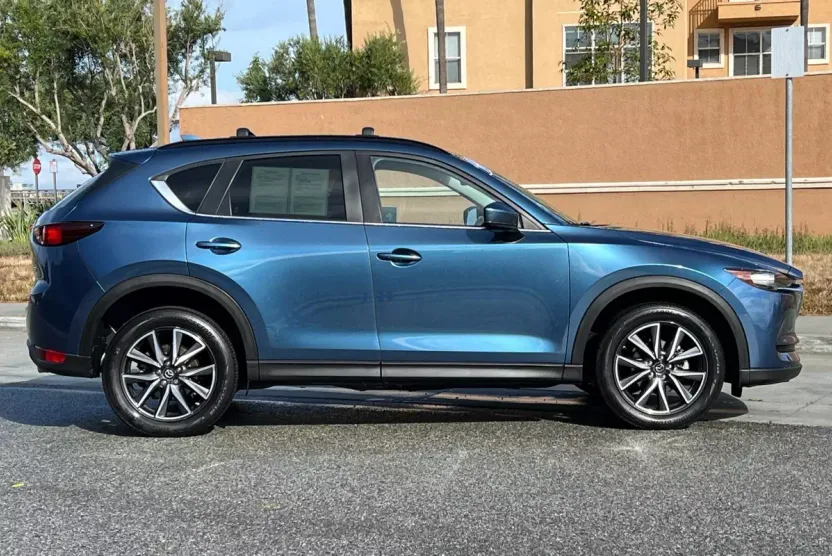 2018 Mazda CX-5 Touring photo 1