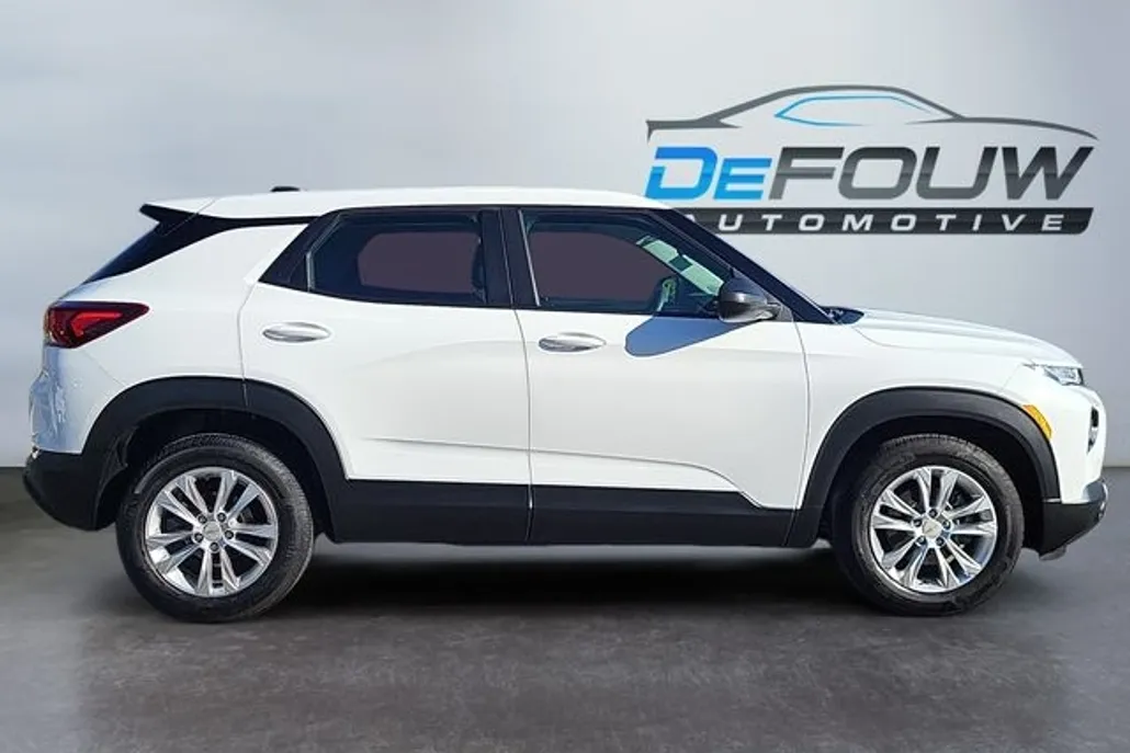 2023 Chevrolet Trailblazer LS photo 1