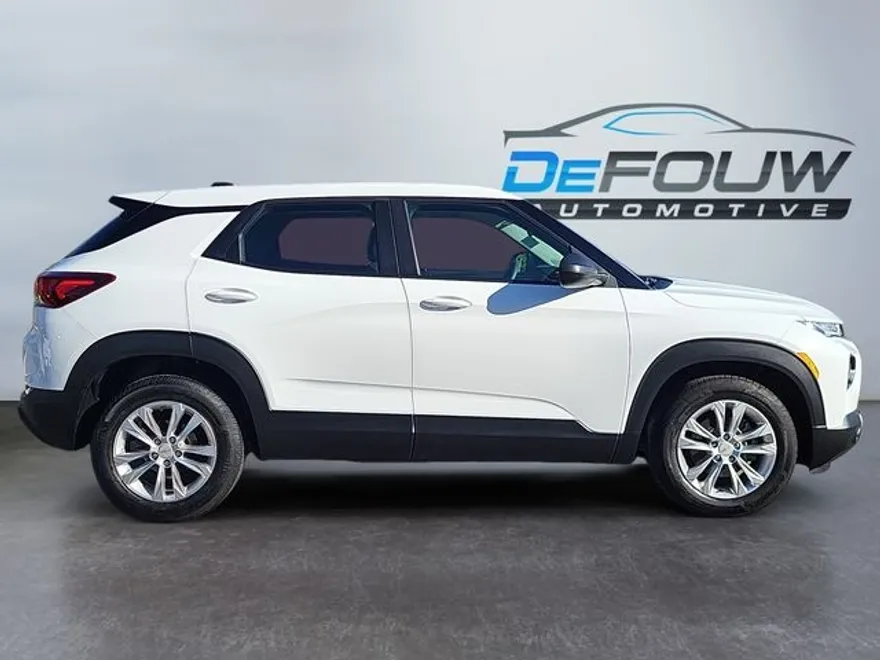 2023 Chevrolet Trailblazer LS photo 1