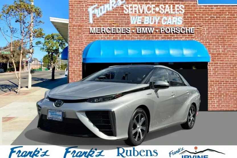 2017 Toyota Mirai Base photo 1