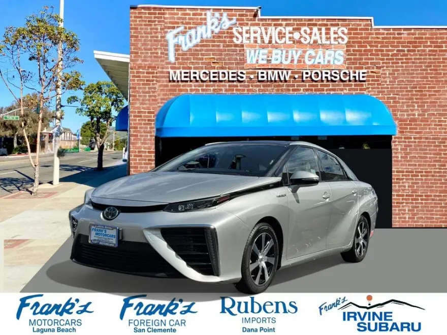 2017 Toyota Mirai Base photo 1
