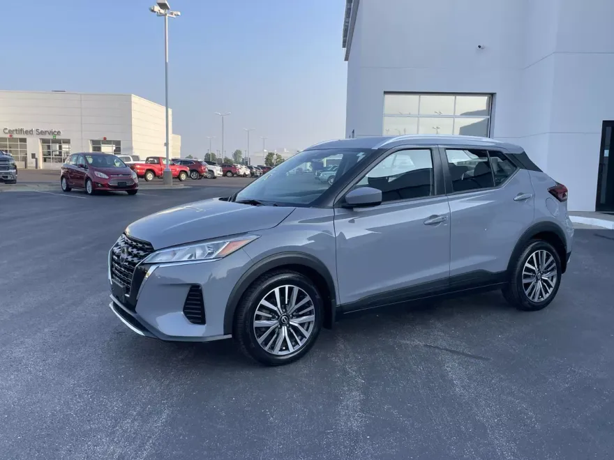 2023 Nissan Kicks SV photo 1