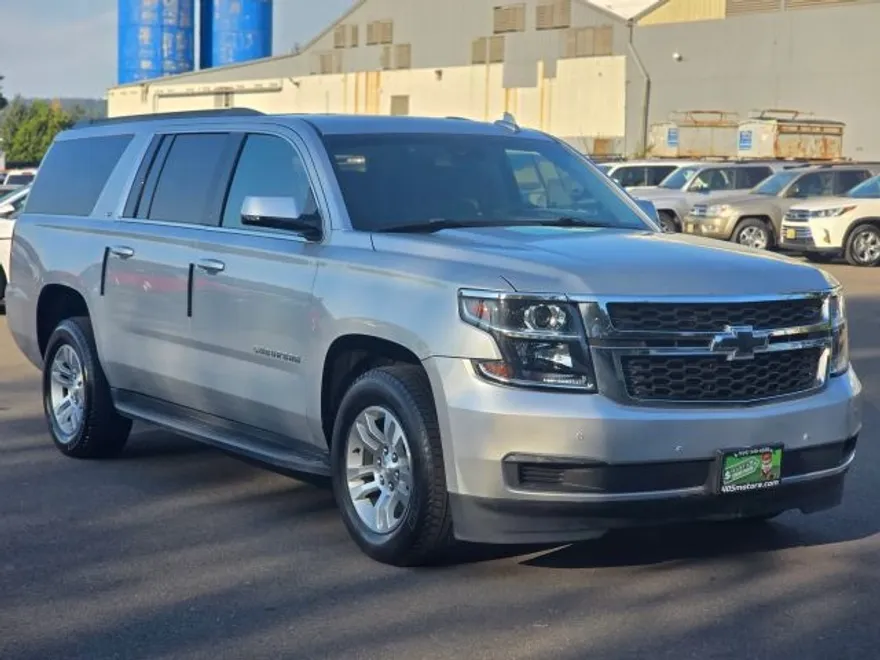 2018 Chevrolet Suburban LT photo 1