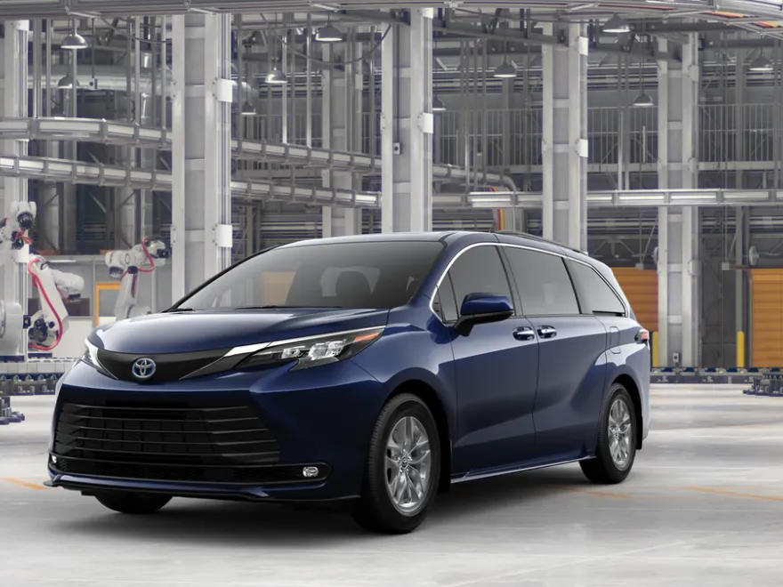 2025 Toyota Sienna XLE photo 1