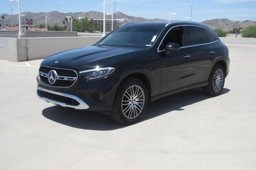 2024 Mercedes Benz GLC 300 photo 1