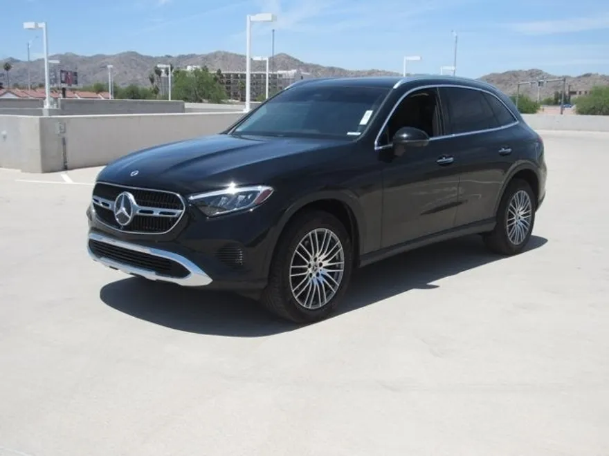 2024 Mercedes Benz GLC 300 photo 1