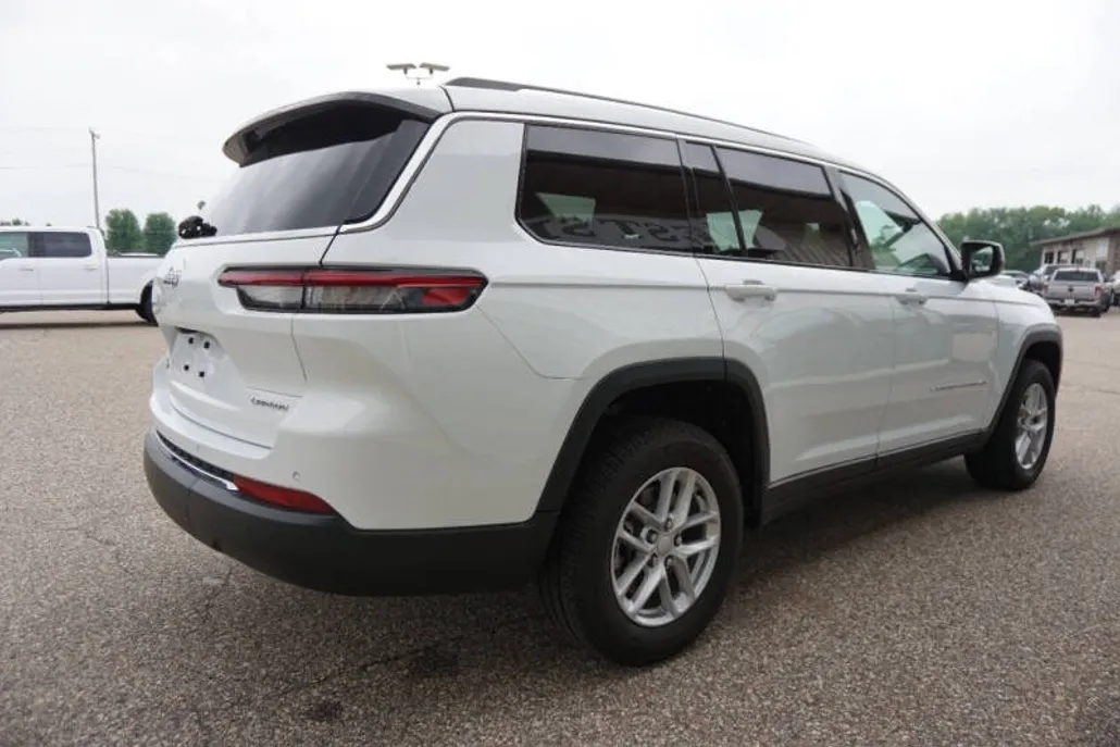 2021 Jeep Grand Cherokee Laredo photo 1