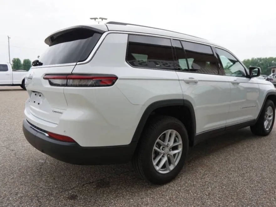 2021 Jeep Grand Cherokee Laredo photo 1