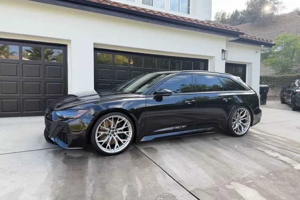 2022 Audi RS 6 Base Avant photo 1
