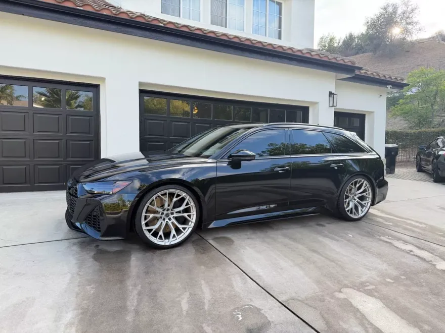 2022 Audi RS 6 Base Avant photo 1