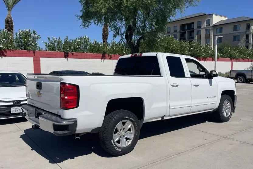 2016 Chevrolet Silverado 1500 LT photo 1