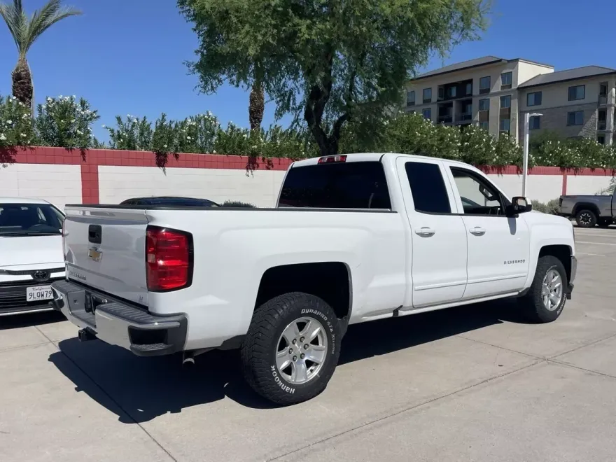 2016 Chevrolet Silverado 1500 LT photo 1