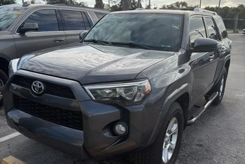 2018 Toyota 4Runner SR5 photo 1