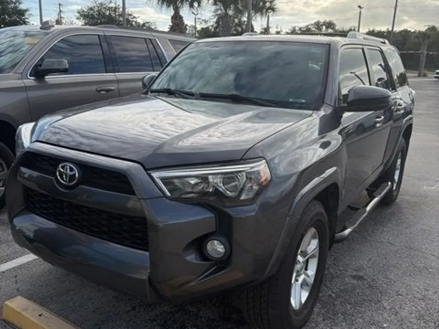 2018 Toyota 4Runner SR5 photo 1