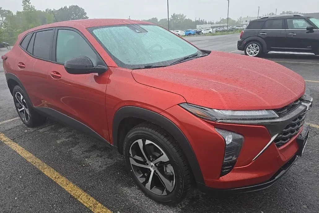2024 Chevrolet Trax photo 1