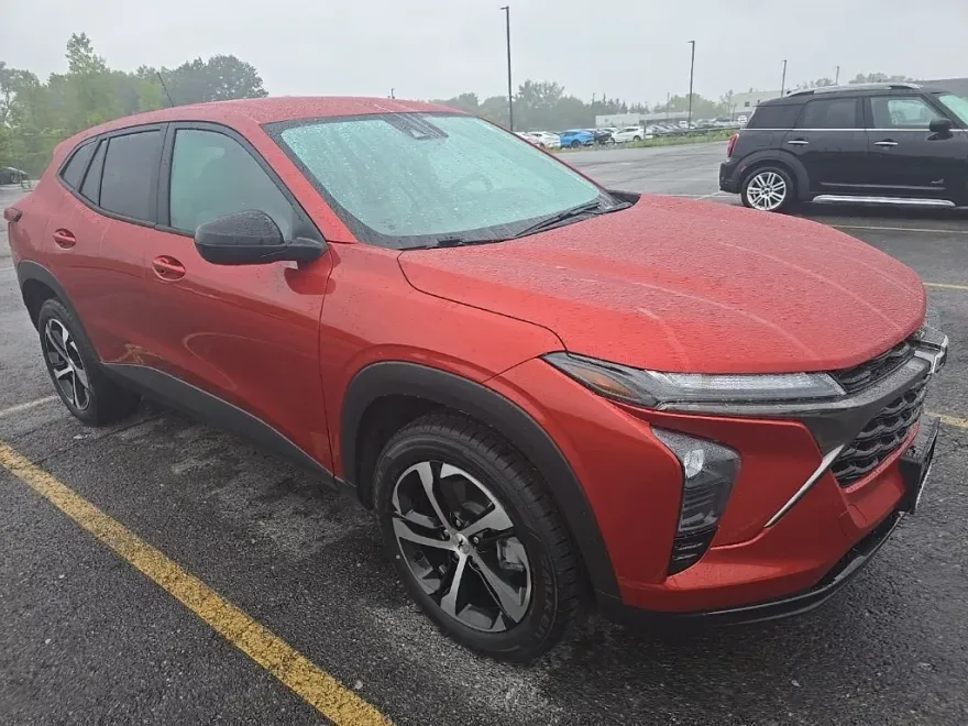 2024 Chevrolet Trax photo 1
