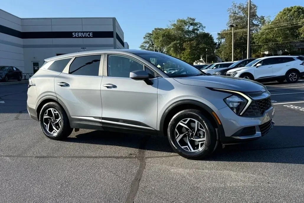 2023 Kia Sportage LX photo 1