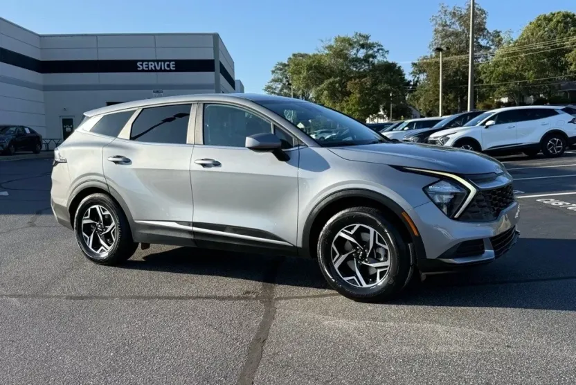 2023 Kia Sportage LX photo 1