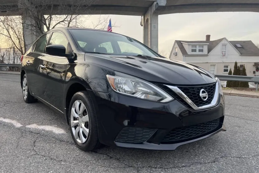 2017 Nissan Sentra SR photo 1