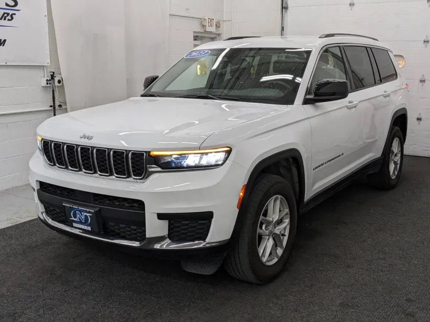 2023 Jeep Grand Cherokee Laredo photo 1