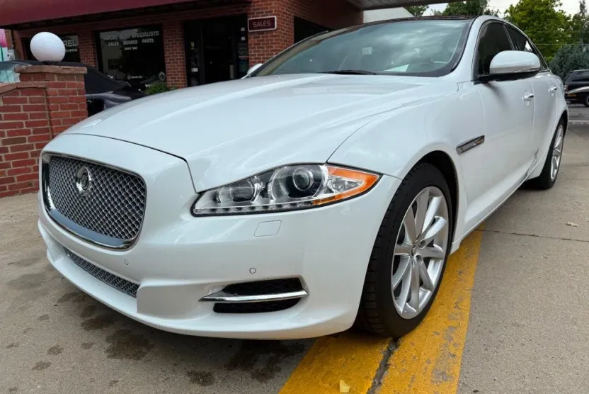 2013 Jaguar XJ photo 1