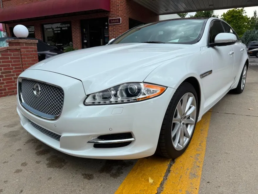 2013 Jaguar XJ photo 1