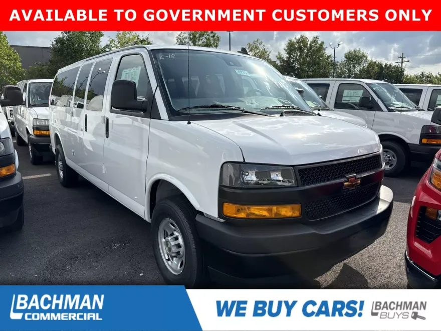 2025 Chevrolet Express Passenger 3500 photo 1