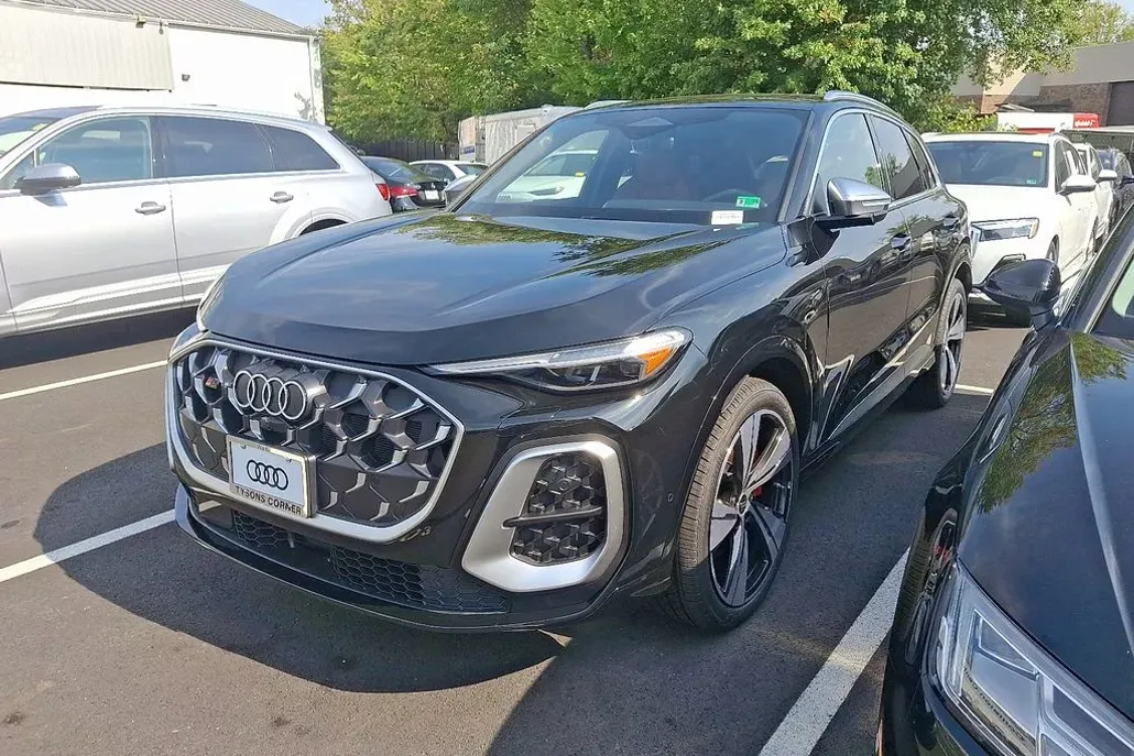 2025 Audi SQ5 Prestige photo 1