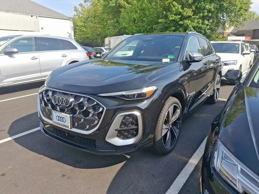 2025 Audi SQ5 Prestige photo 1