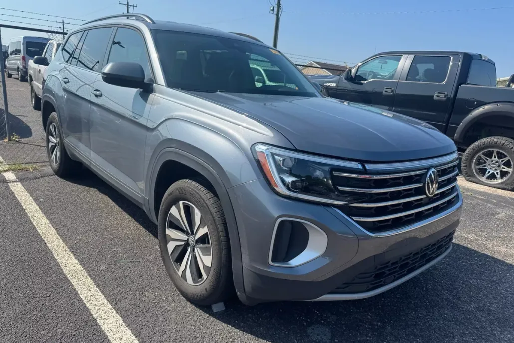 2024 Volkswagen Atlas SE photo 1