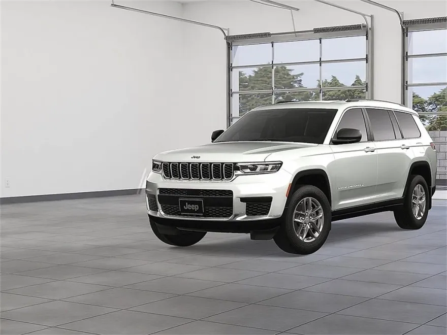 2025 Jeep Grand Cherokee Laredo photo 1