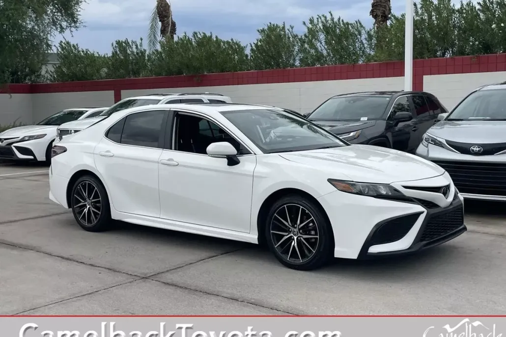 2024 Toyota Camry SE photo 1