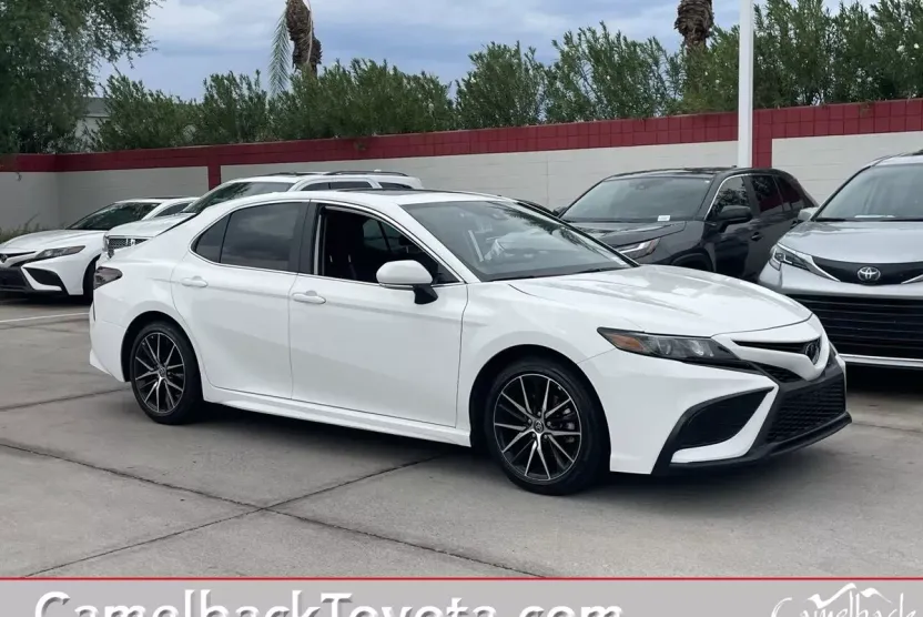 2024 Toyota Camry SE photo 1
