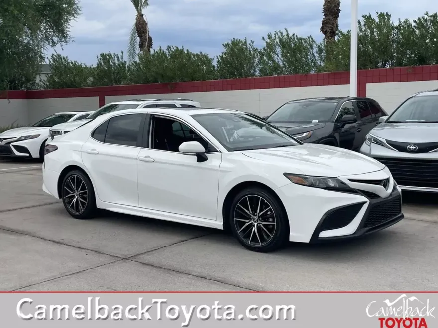 2024 Toyota Camry SE photo 1