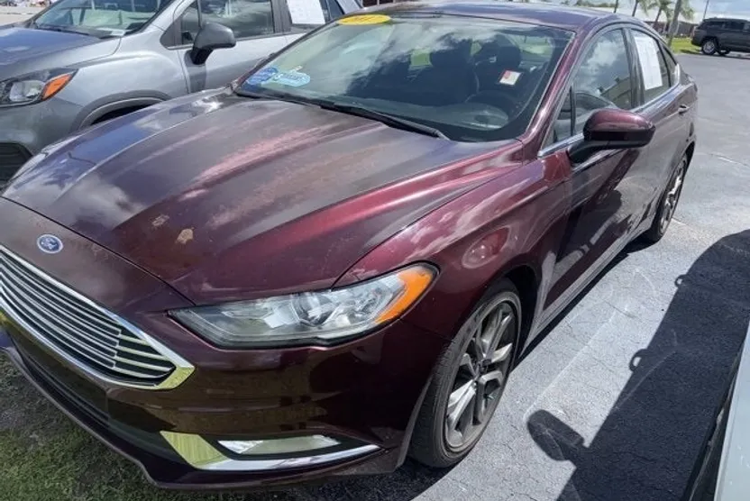 2017 Ford Fusion SE photo 1
