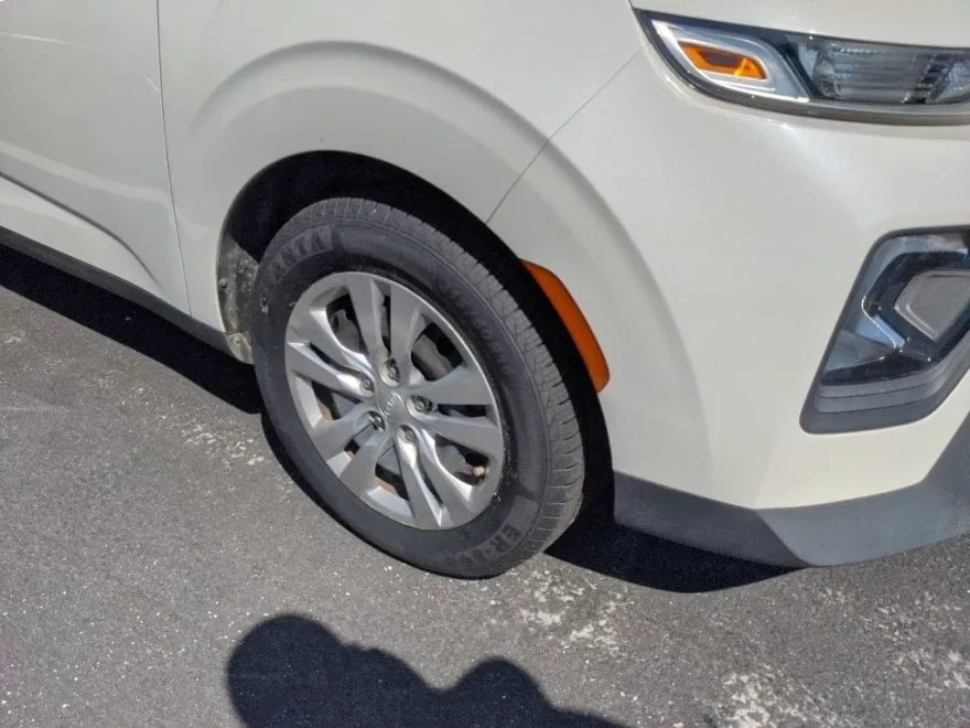 2022 Kia Soul LX photo 1
